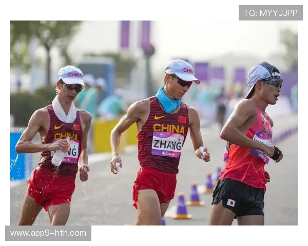 田径教练的最后一场比赛：退休当日弟子包揽前三